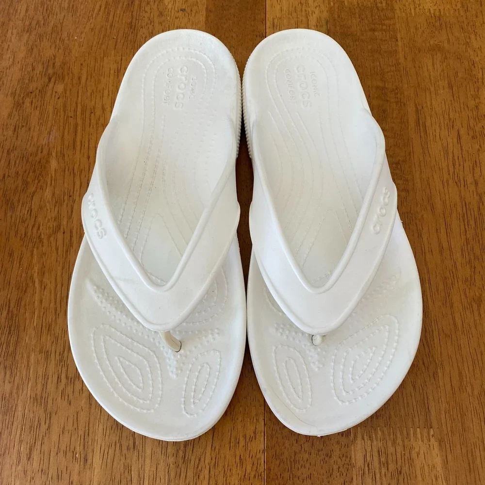 Crocs Flip Flop Sandals Men's 9 White Slip On Women's 11 Excellent, Comfort